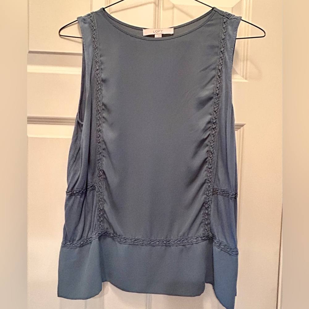 LOFT Women's Blue Sleeveless Top Size Medium